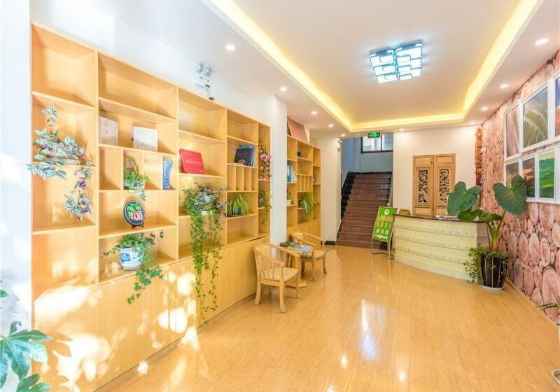 Hotel Greentree Inn Lijiang Old City Dashuiche Branch