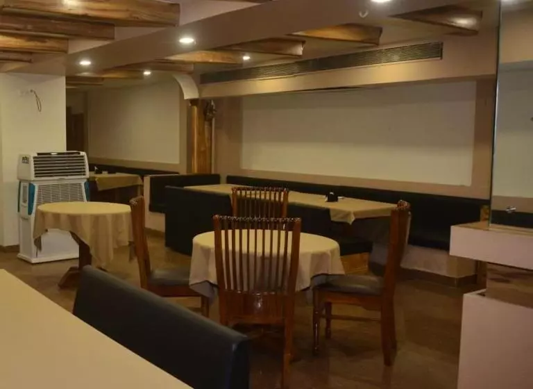 Hotel Poonam