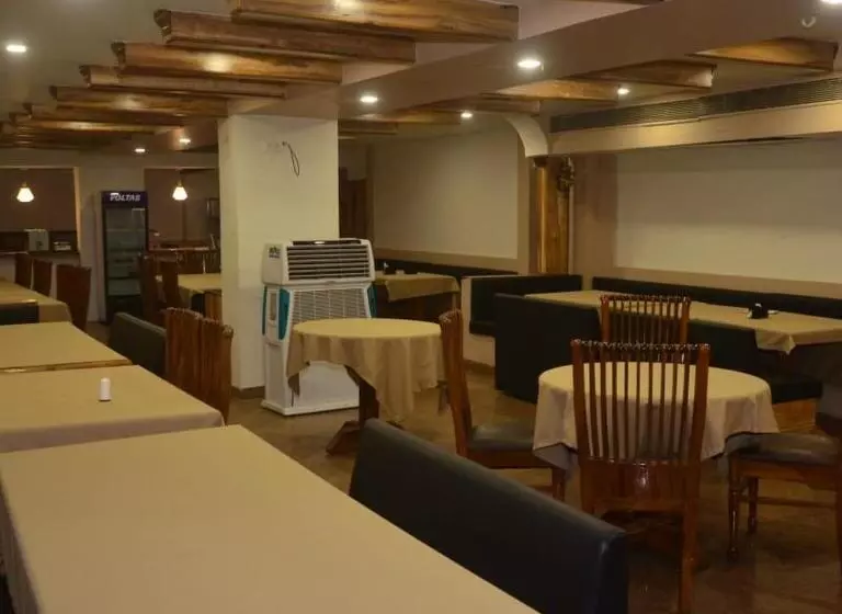Hotel Poonam