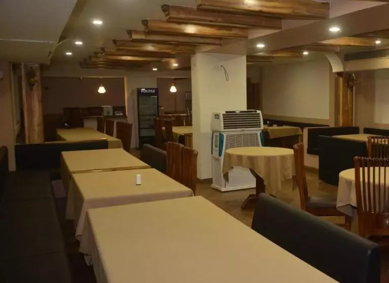 Hotel Poonam