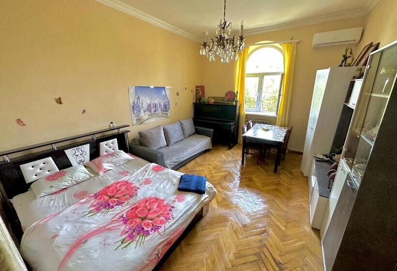 Karson Family Hostel & Guest House