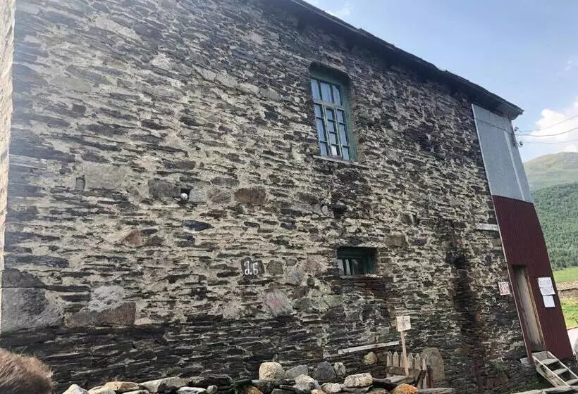 پانسیون Guesthouse Svani