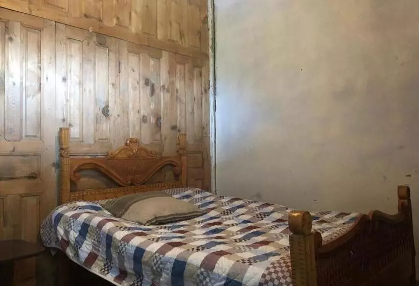 پانسیون Guesthouse Svani