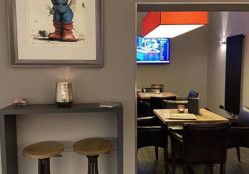 酒店 Alte Redaktion