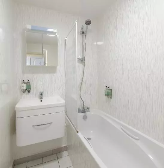 בית מלון כפרי Cliftonville