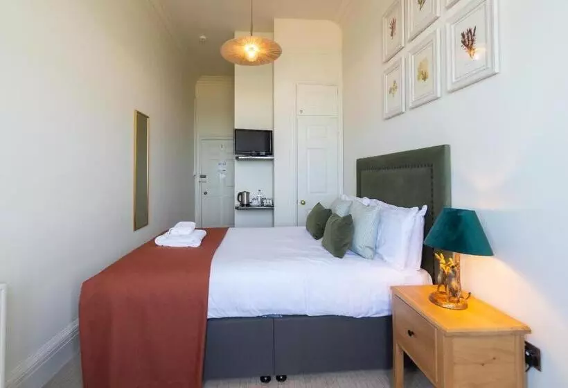 בית מלון כפרי Cliftonville