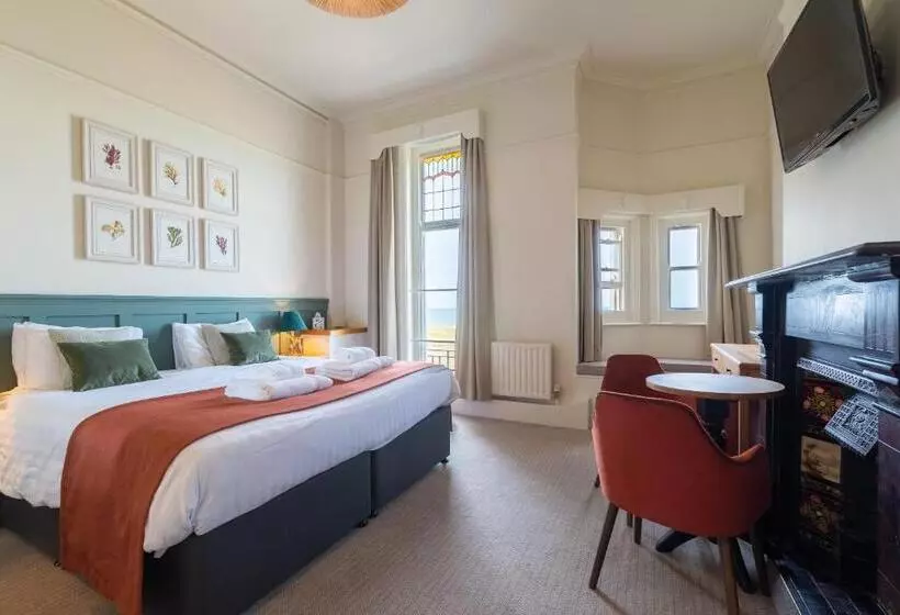 בית מלון כפרי Cliftonville