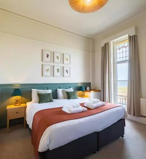 בית מלון כפרי Cliftonville