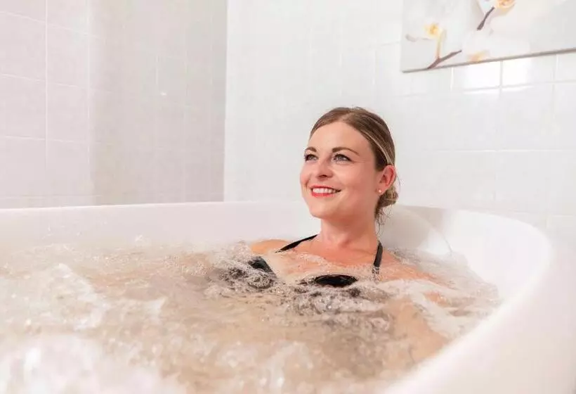 هتل Complex Curie