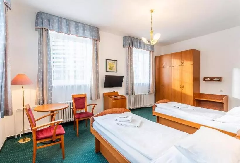 هتل Complex Curie