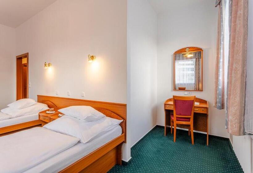 Отель Complex Curie