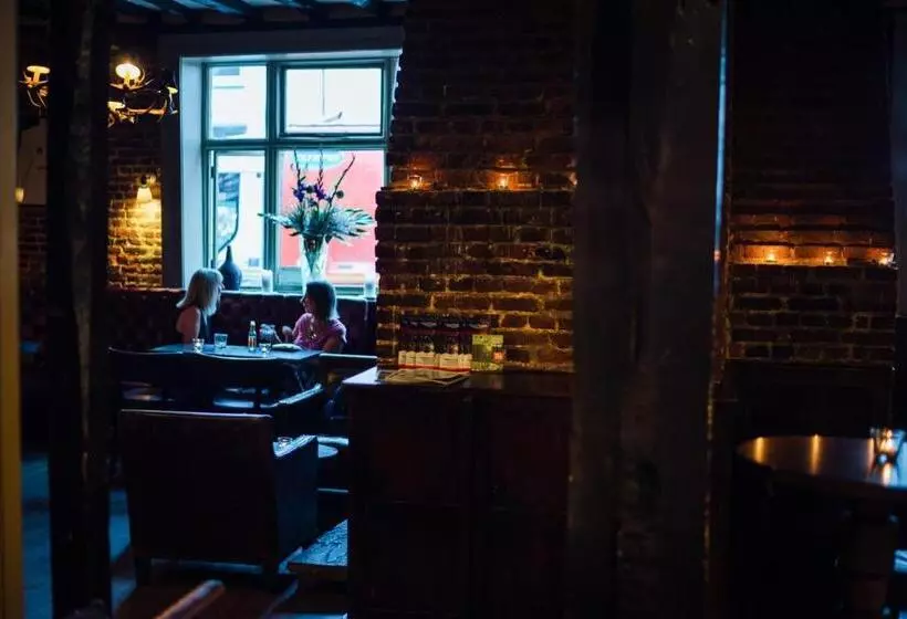 בית מלון כפרי Kings Arms