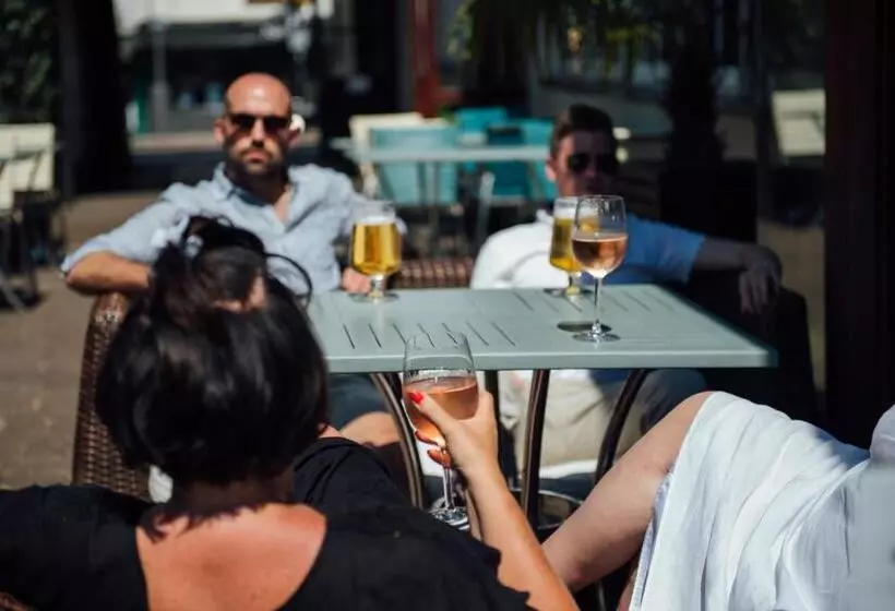 בית מלון כפרי Kings Arms