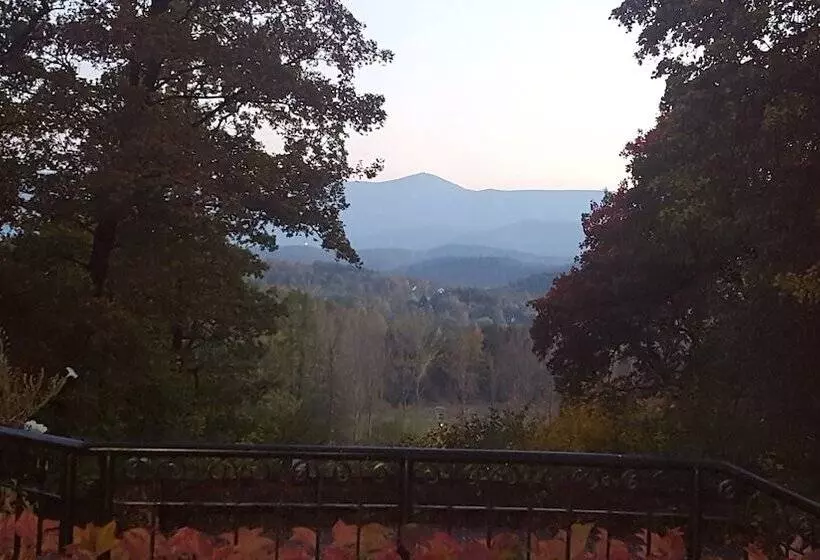 בית מלון כפרי Pałac Paulinum