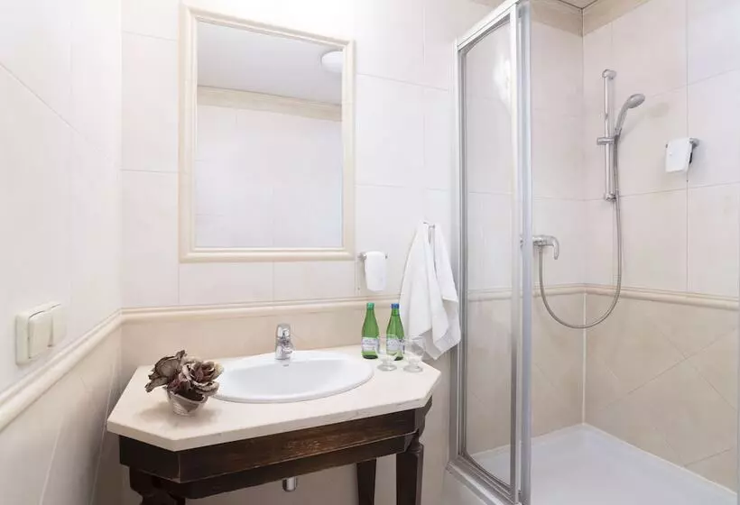 בית מלון כפרי Pałac Paulinum