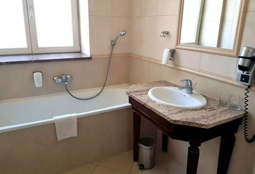 בית מלון כפרי Pałac Paulinum