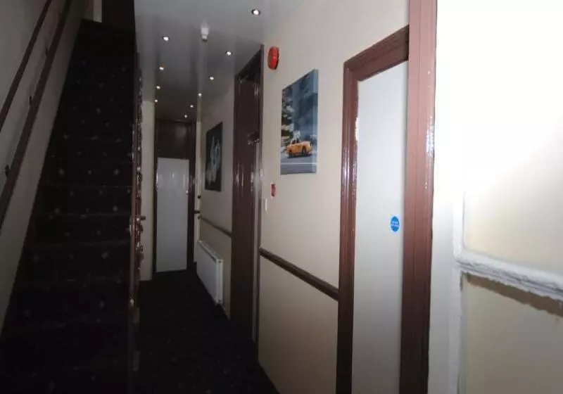 ホテル Tony S House