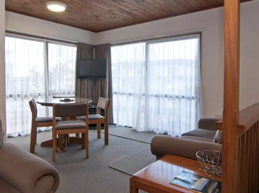 Swiss Chalet Lodge Motel