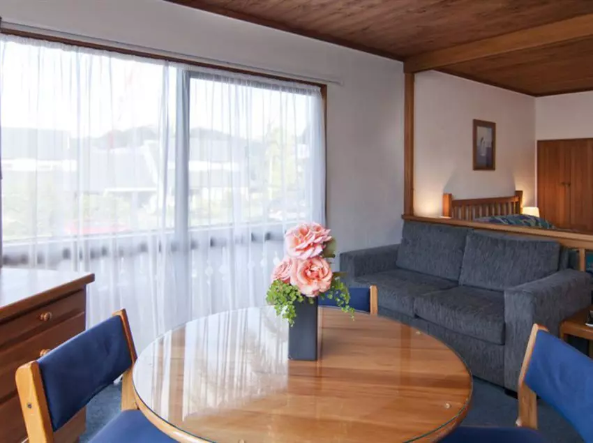Swiss Chalet Lodge Motel