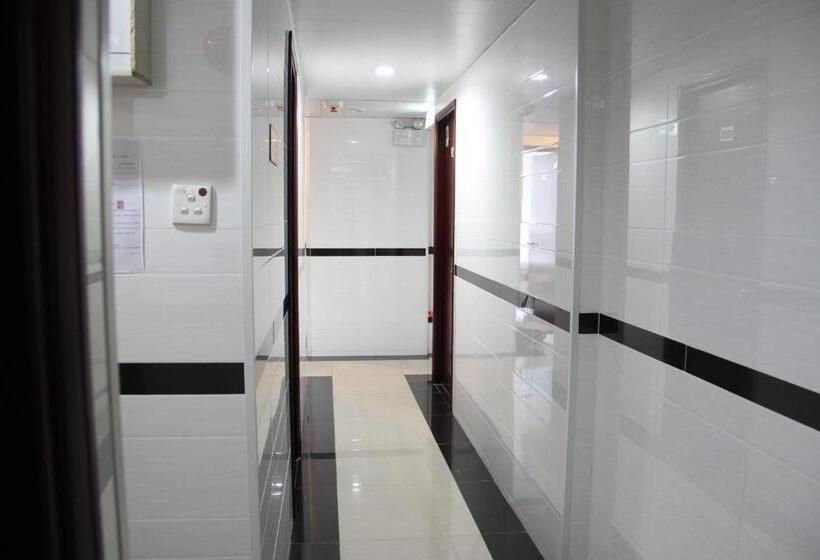 پانسیون Pay Less Guesthouse