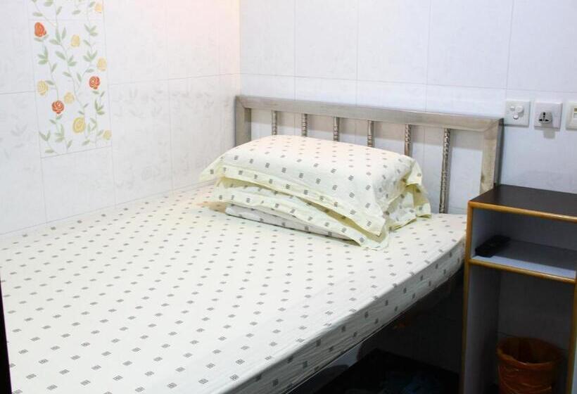 پانسیون Pay Less Guesthouse