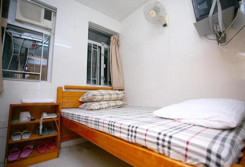 پانسیون Pay Less Guesthouse