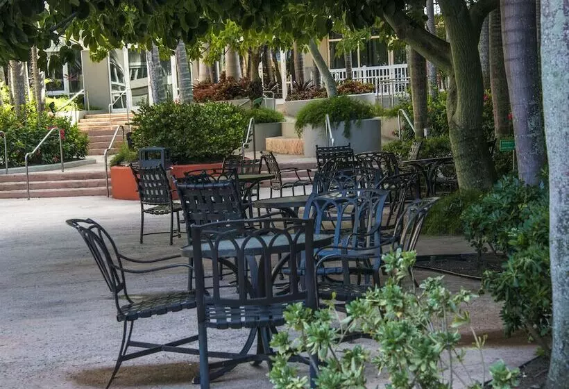 هتل Aquarius Vacation Club At Dorado Del Mar