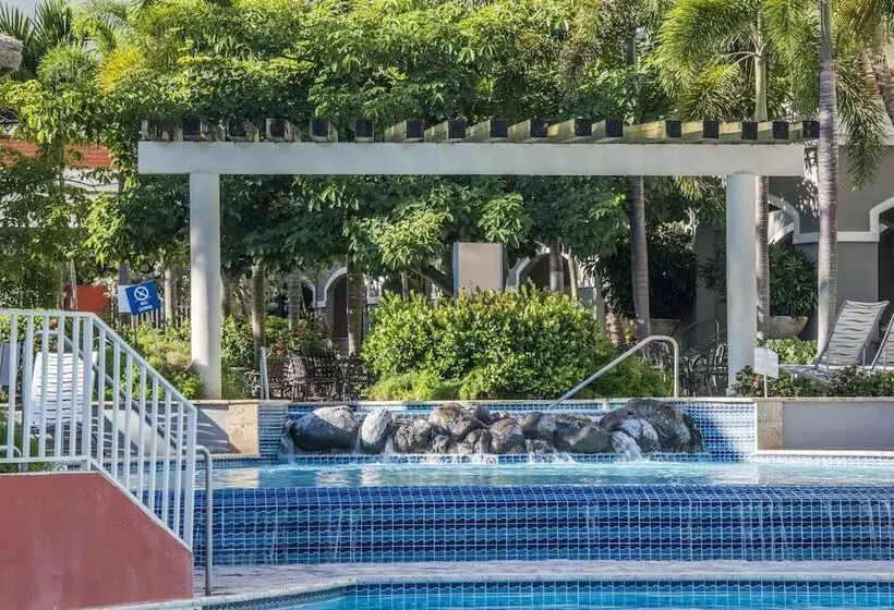 هتل Aquarius Vacation Club At Dorado Del Mar