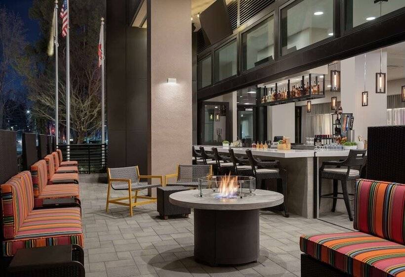 Отель Home2 Suites By Hilton Woodland Hills