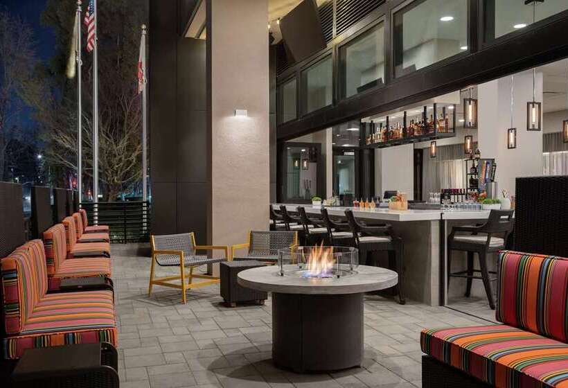 Отель Home2 Suites By Hilton Woodland Hills