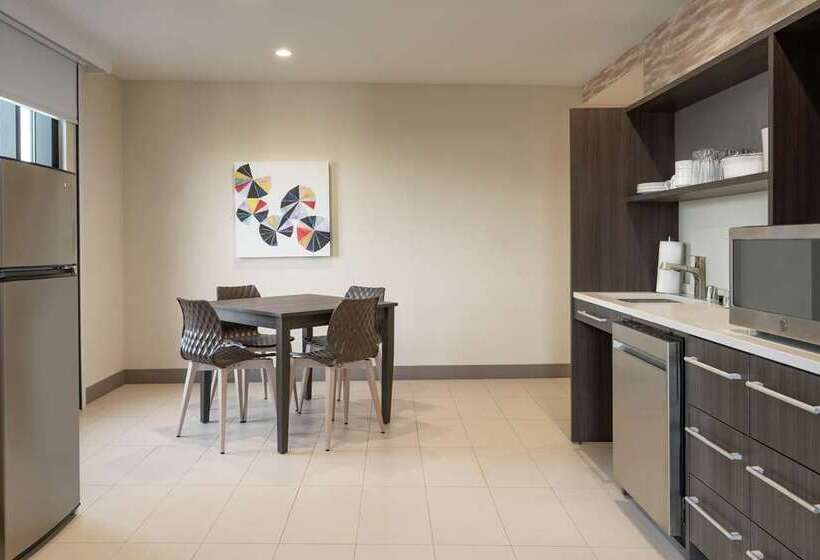 Отель Home2 Suites By Hilton Woodland Hills