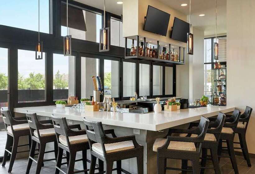 Отель Home2 Suites By Hilton Woodland Hills