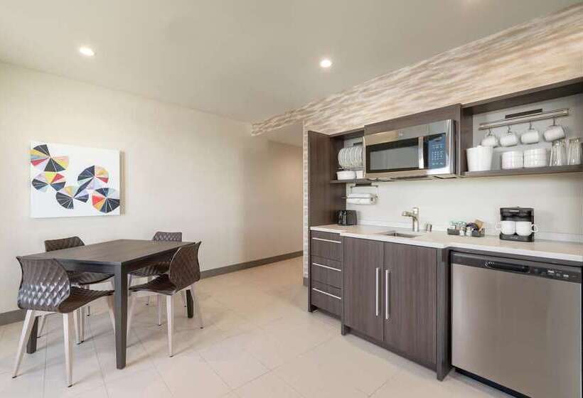 Отель Home2 Suites By Hilton Woodland Hills