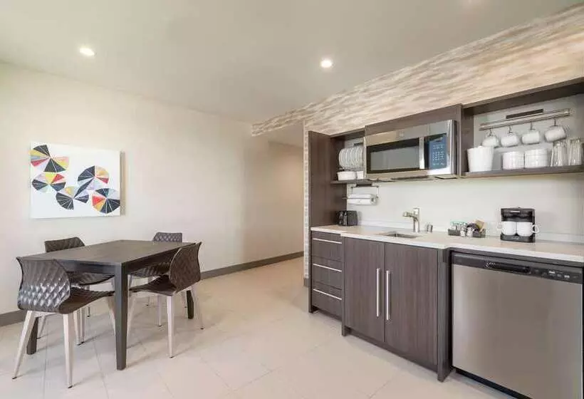 ホテル Home2 Suites By Hilton Woodland Hills