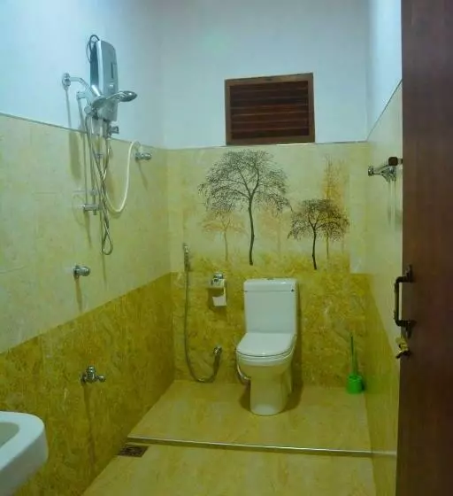 هتل Shehani Beach Bungalow