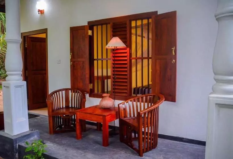 هتل Shehani Beach Bungalow