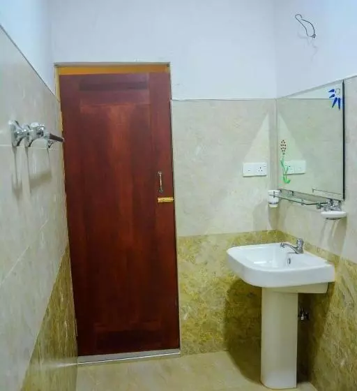 هتل Shehani Beach Bungalow