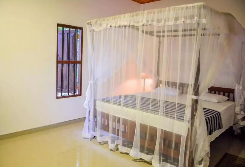 هتل Shehani Beach Bungalow
