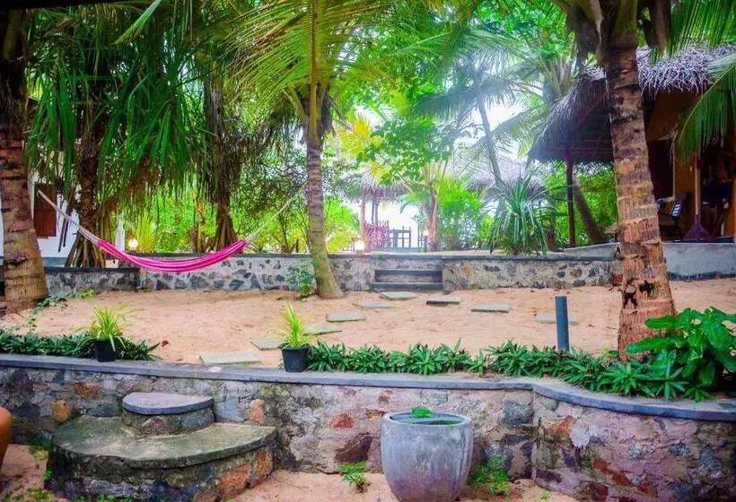 هتل Shehani Beach Bungalow