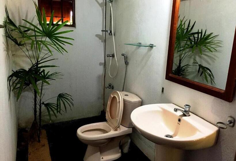 Hotel Shehani Beach Bungalow