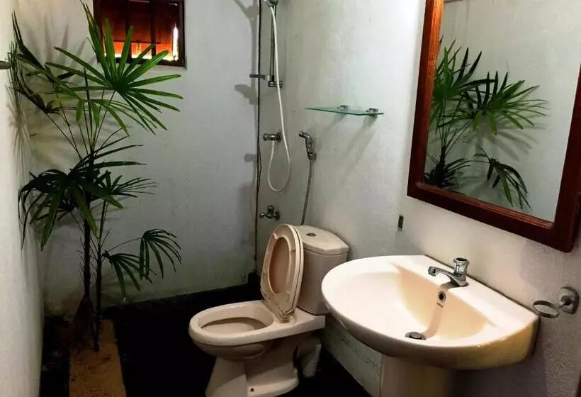 هتل Shehani Beach Bungalow