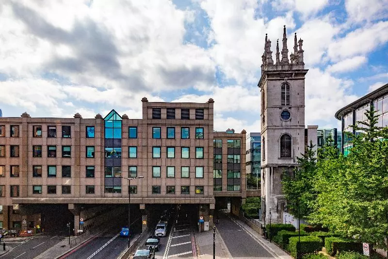 Hotelli Sir John Lyon House Apartments By Squa.re