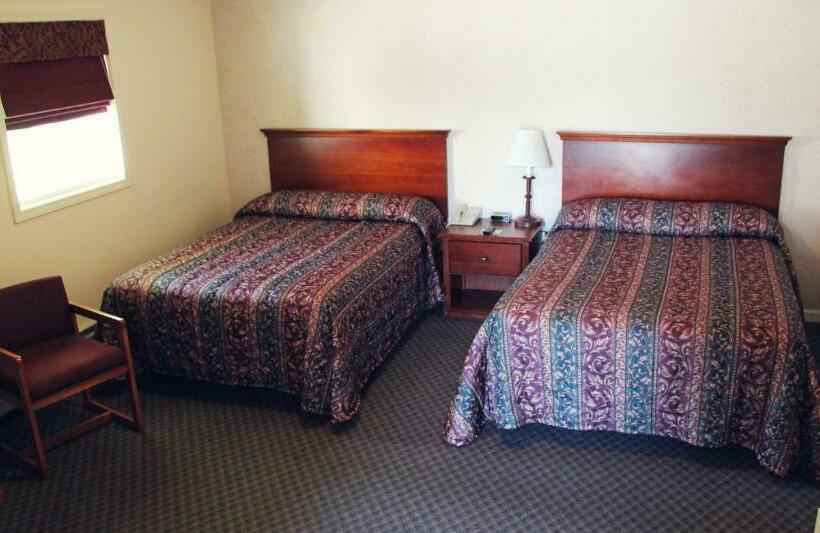 فندق على الطريق Potsdam Inn