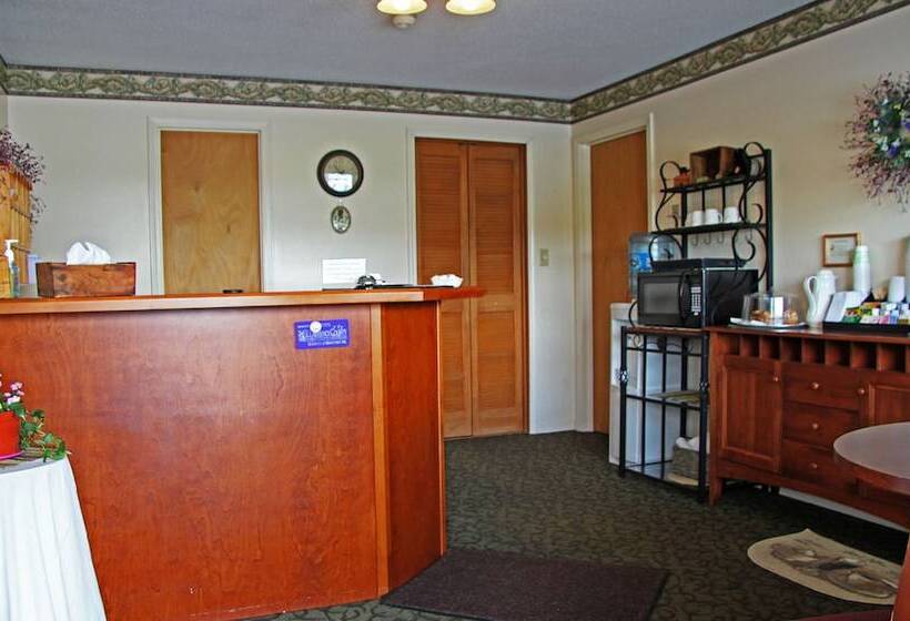 فندق على الطريق Potsdam Inn