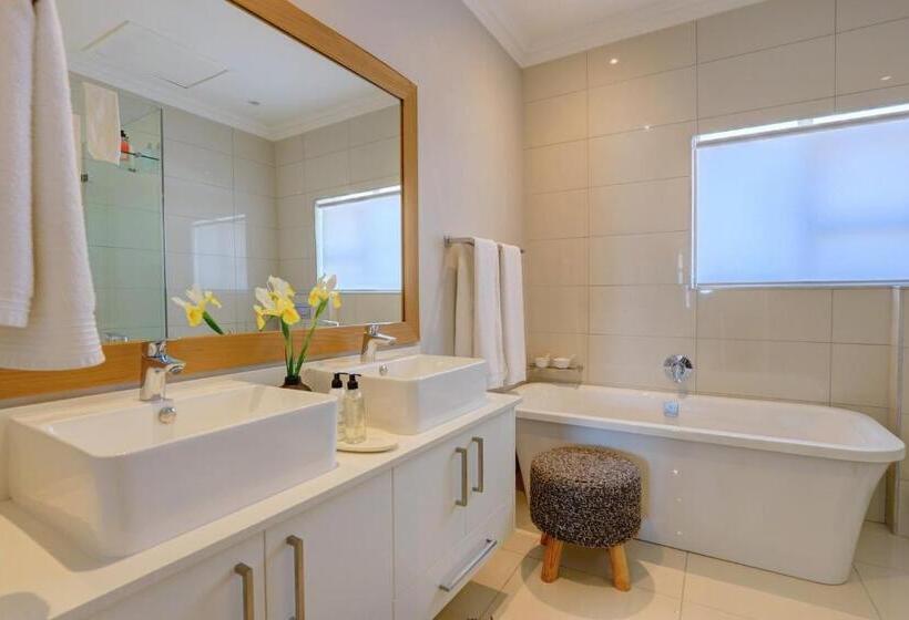 Bay Lodge On The Beach