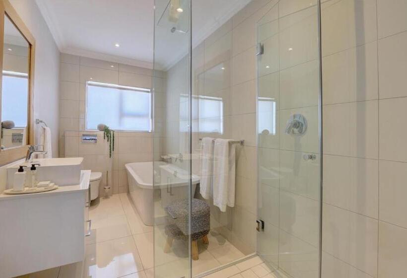 Bay Lodge On The Beach