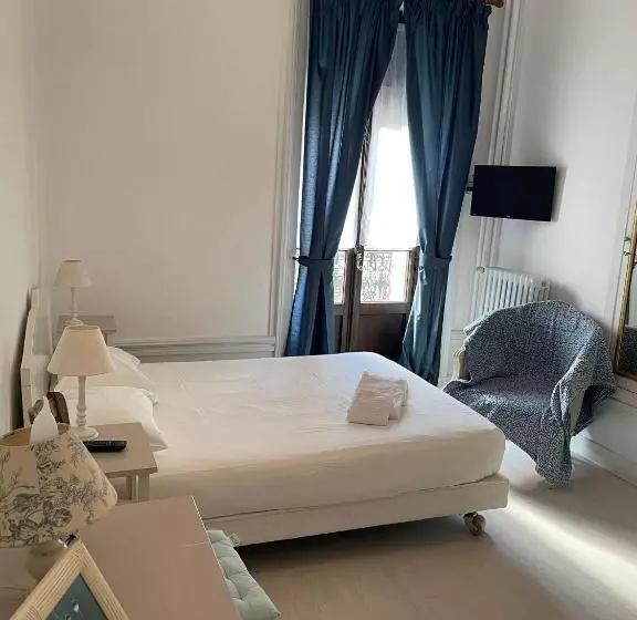 Hotel Authentic By Balladins, Hôtel Le Carré D Aix