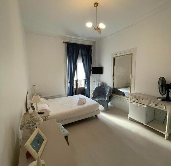 فندق Authentic By Balladins, Hôtel Le Carré D Aix