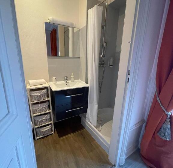 فندق Authentic By Balladins, Hôtel Le Carré D Aix