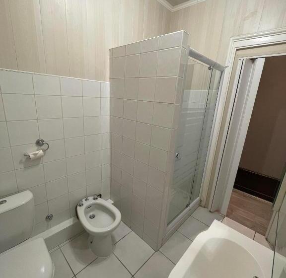 فندق Authentic By Balladins, Hôtel Le Carré D Aix